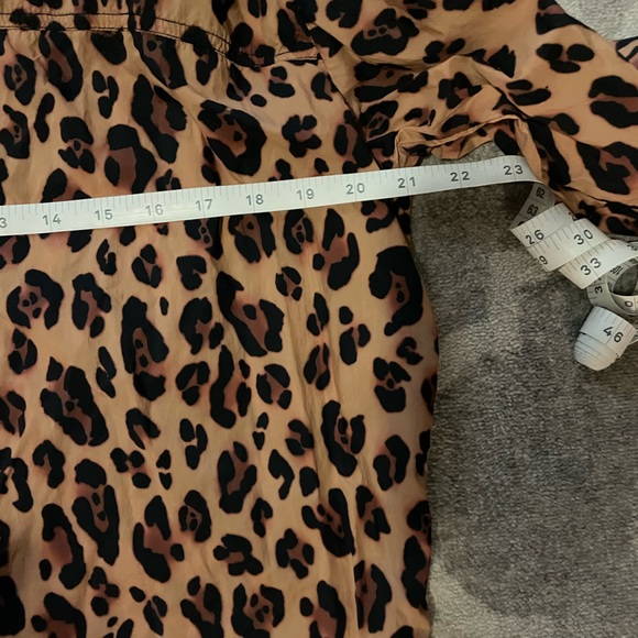 Fabletics Cheetah Oversized Flyweight Windbreaker - Picture 10 of 10